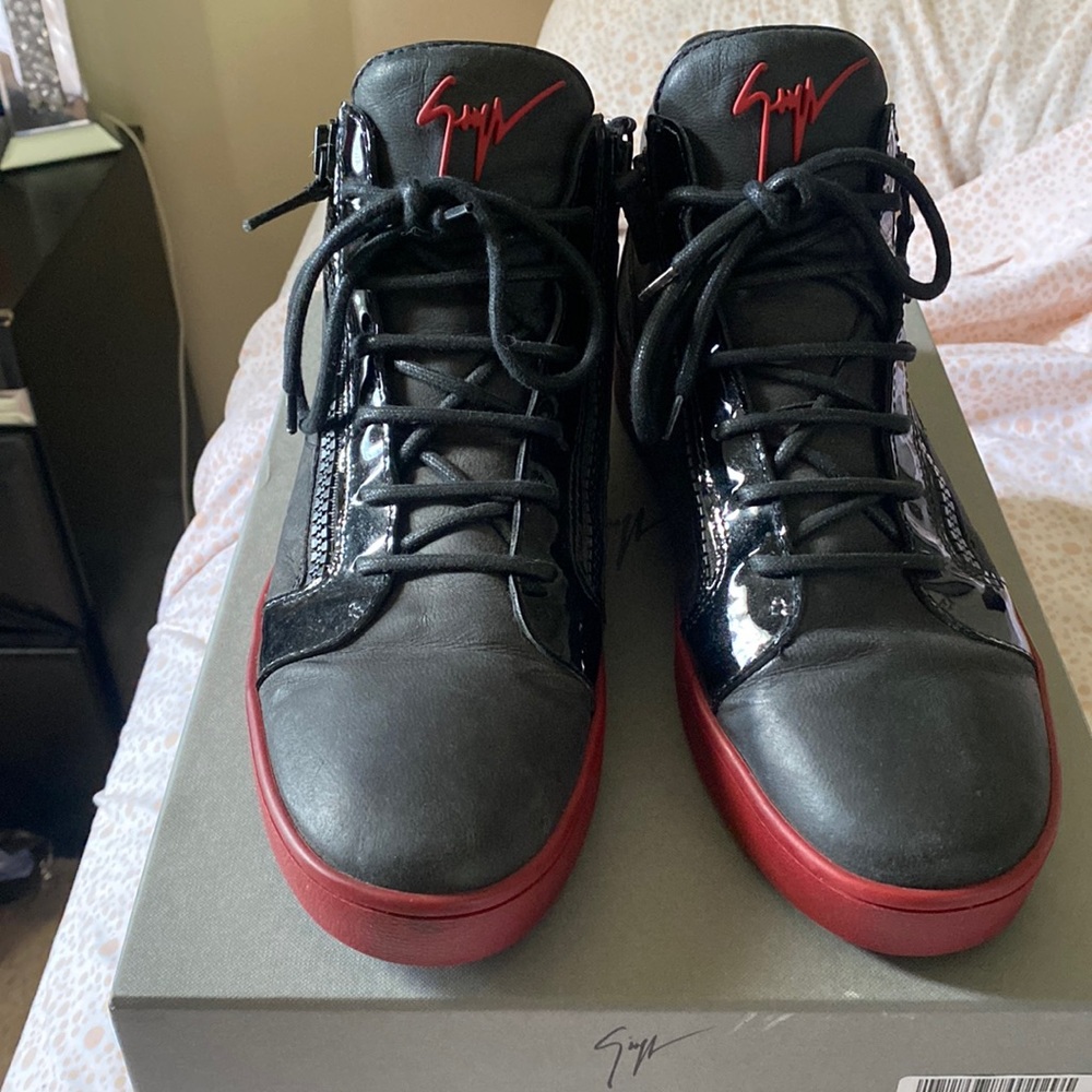 Mens Giuseppe Zanotti high top sneakers. Used
